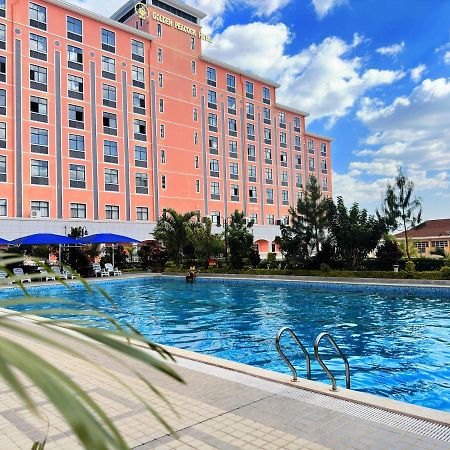 Golden Peacock Hotel Блантайр Экстерьер фото