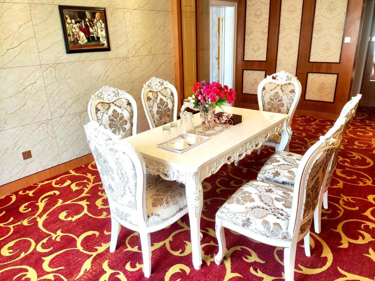 Golden Peacock Hotel Блантайр Экстерьер фото