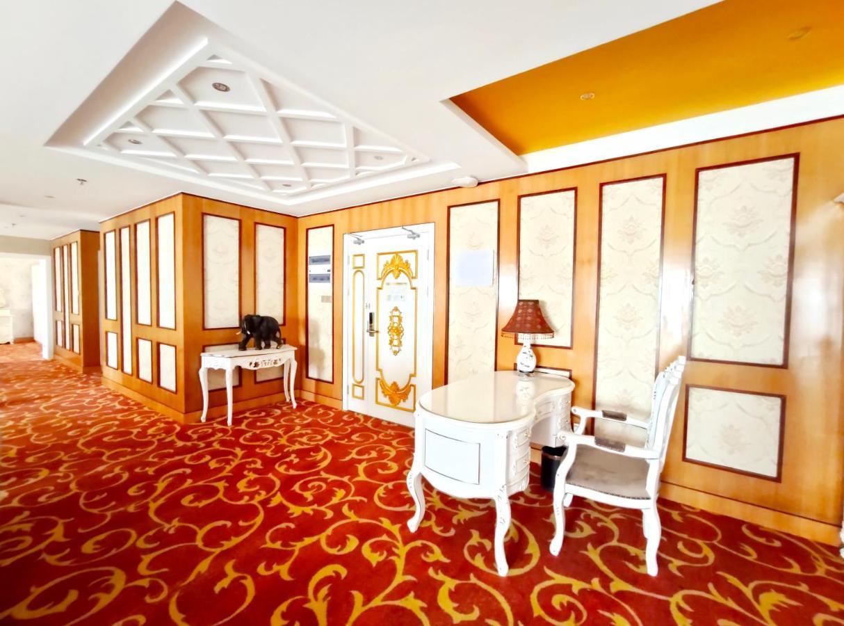 Golden Peacock Hotel Блантайр Экстерьер фото