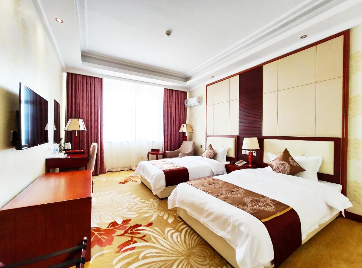 Golden Peacock Hotel Блантайр Экстерьер фото