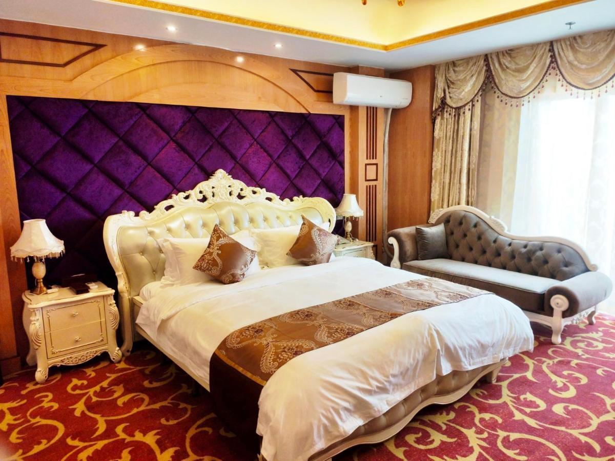 Golden Peacock Hotel Блантайр Экстерьер фото