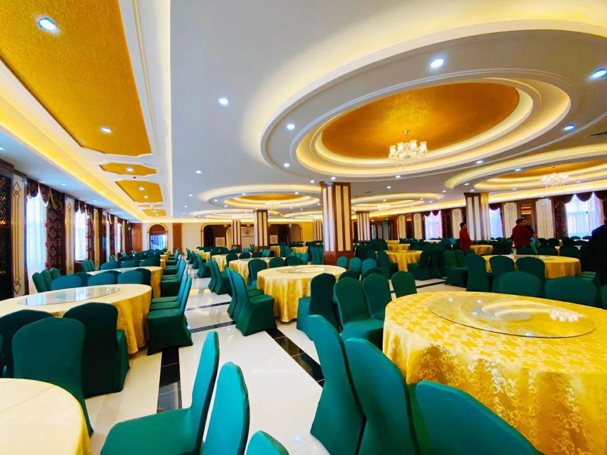 Golden Peacock Hotel Блантайр Экстерьер фото