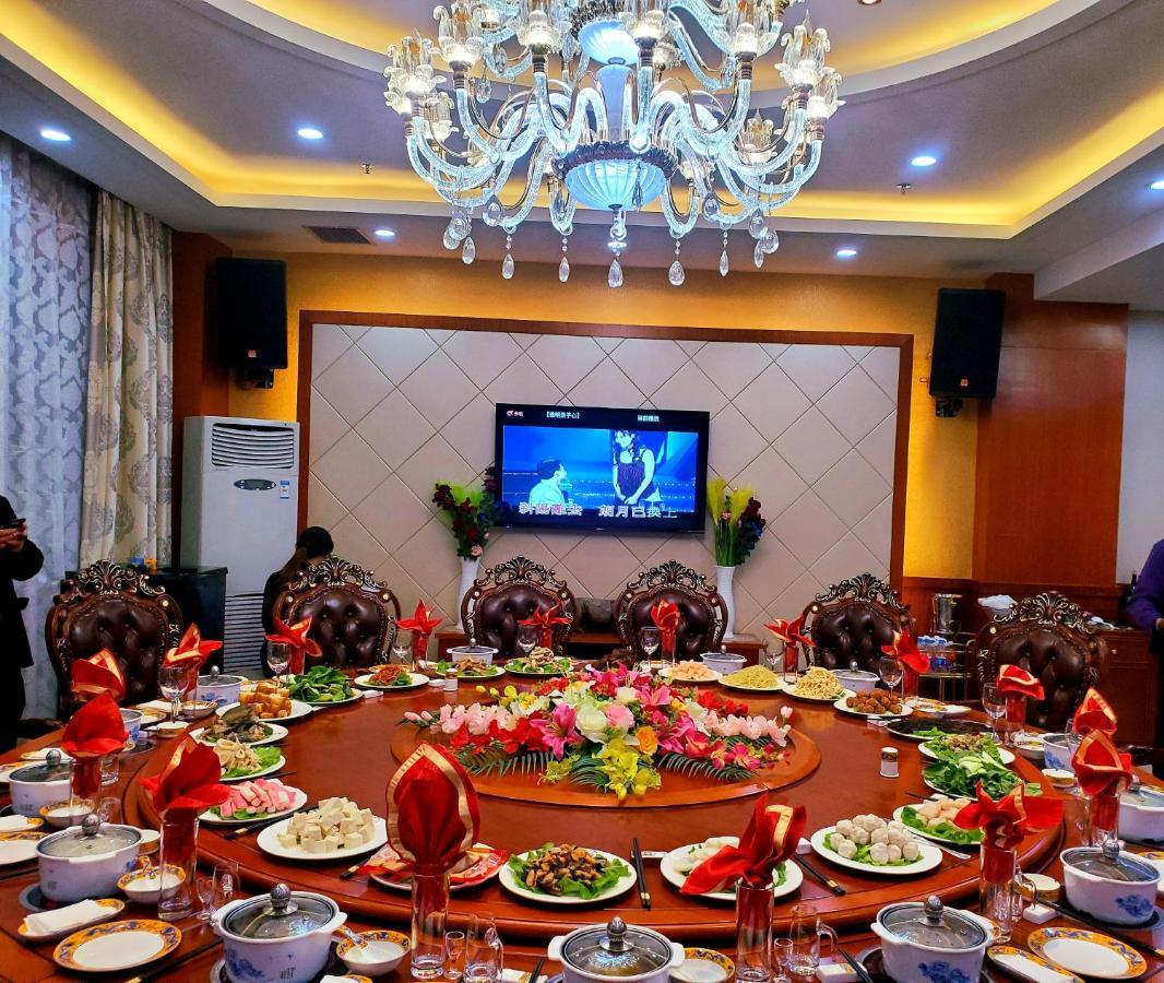 Golden Peacock Hotel Блантайр Экстерьер фото