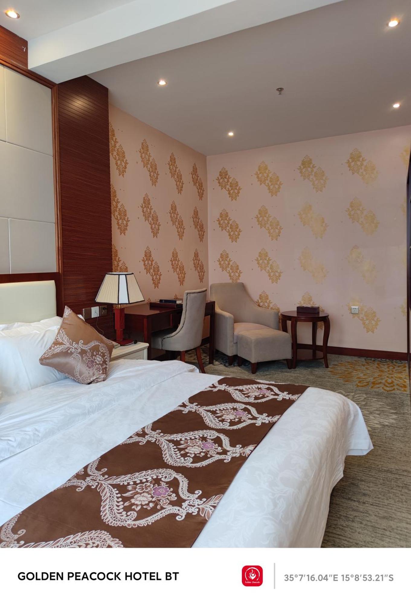 Golden Peacock Hotel Блантайр Экстерьер фото