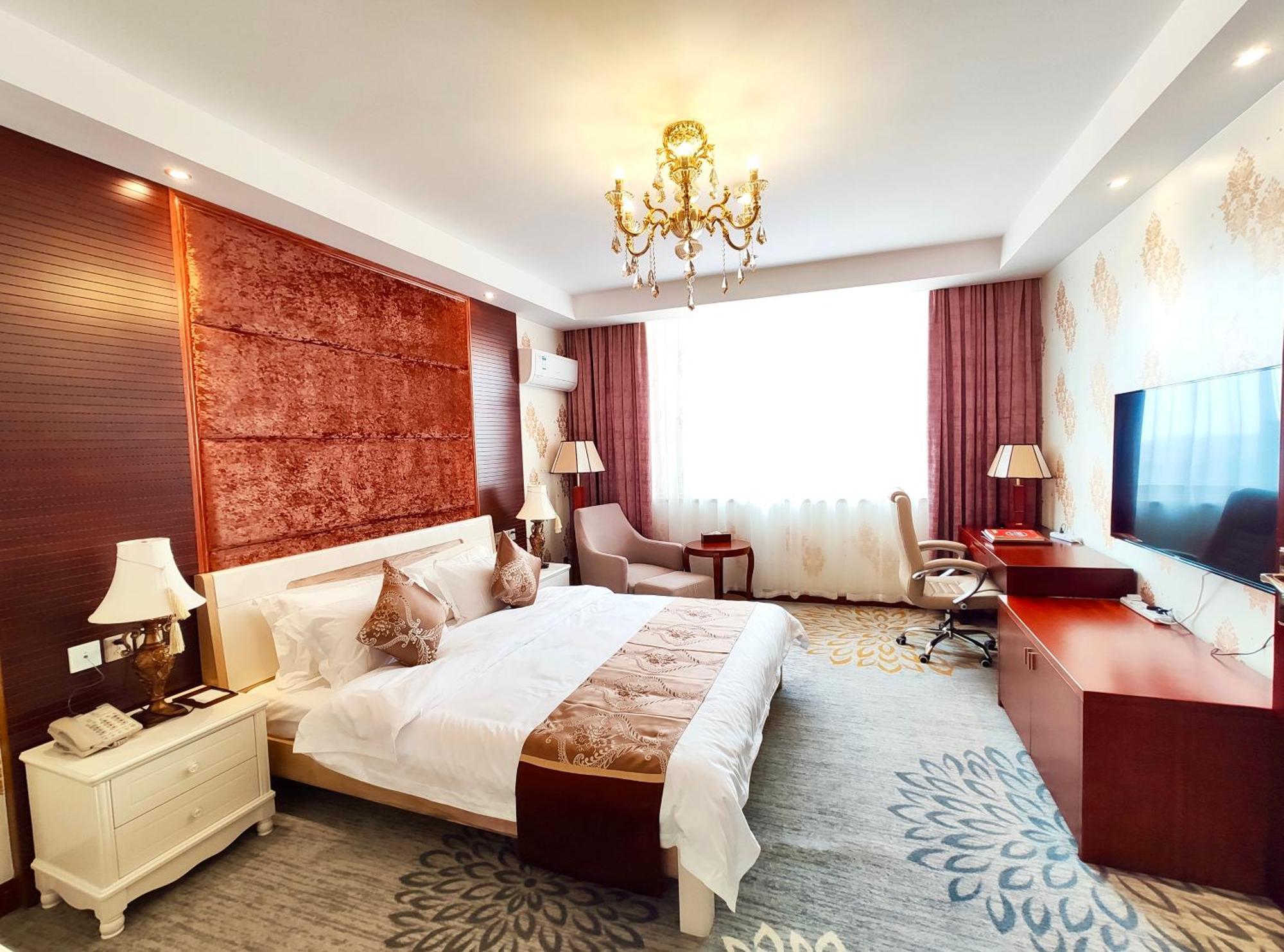 Golden Peacock Hotel Блантайр Экстерьер фото