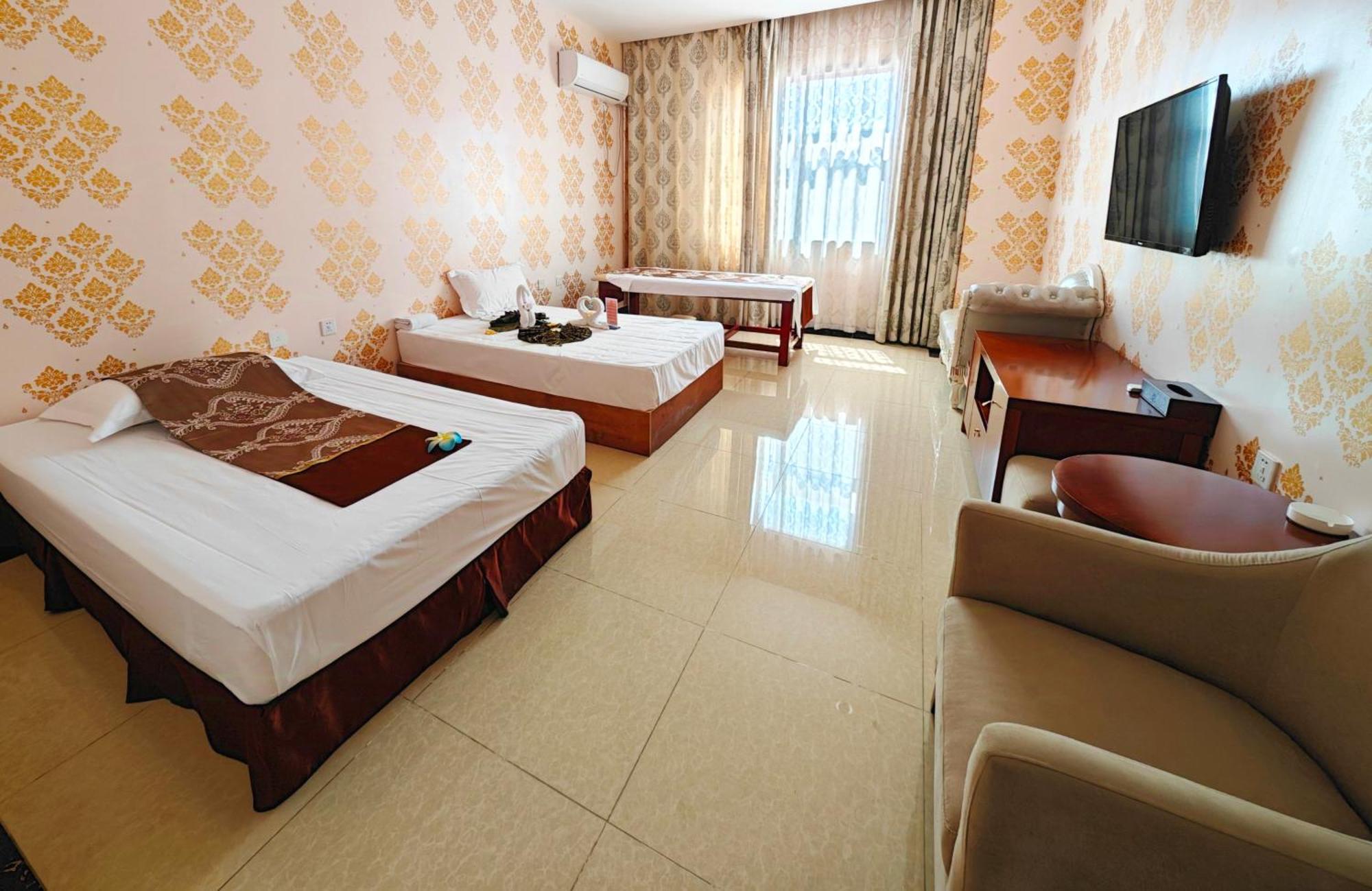 Golden Peacock Hotel Блантайр Экстерьер фото